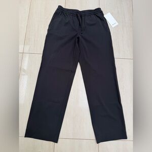 NWT Lululemon Straight-Leg MR Luxtreme Pant *Regular in Black in size M